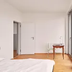 Prague Days - Designer Condo - Trendy Neighborhood